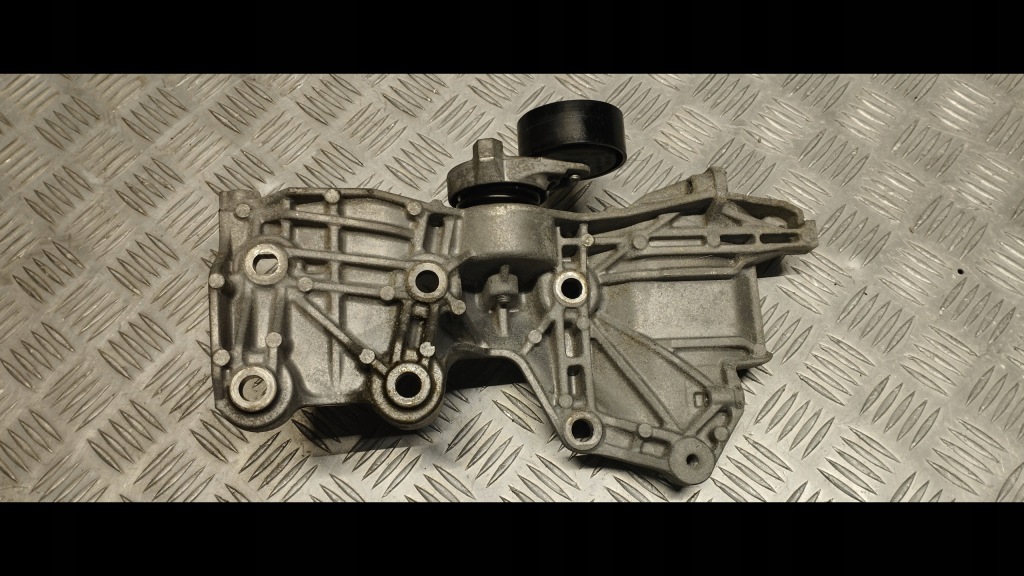 Mercedes w177 кронштейн генератора 117105989r с Разборки