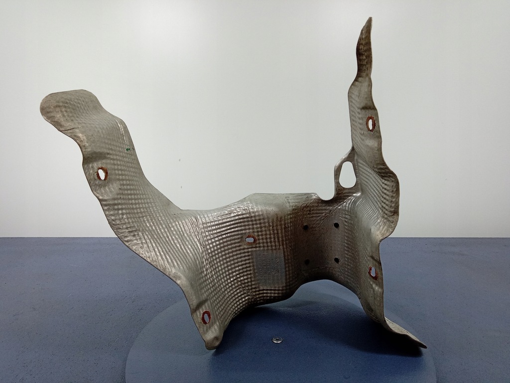 фото №1, Audi a4 b9 8w защита тепловая бака 8w0201308t