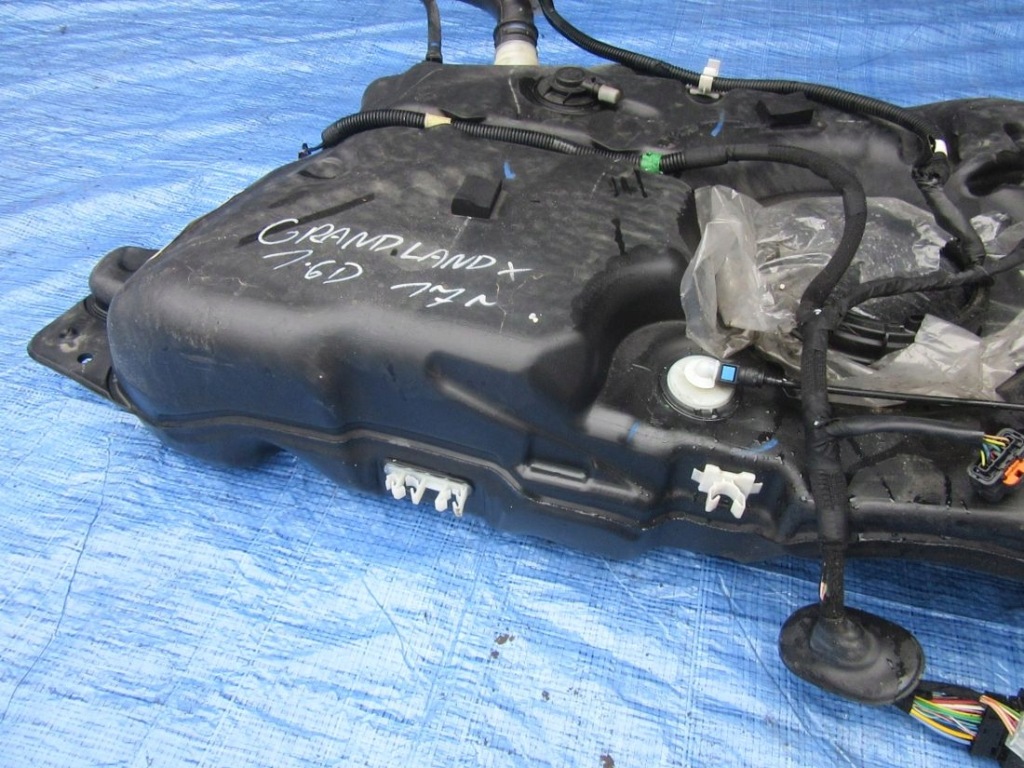 фото №5, Opel grandland x 1.6d 2017 бак топлива bak заливная горловина