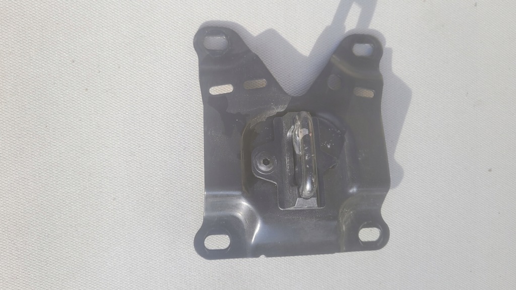 фото №1, Засувка пружний замка капот audi a8 d4