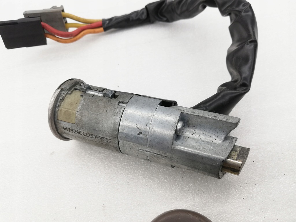 фото №8, Renault twingo i замок зажигания ключ колодка замок крышки вкладка