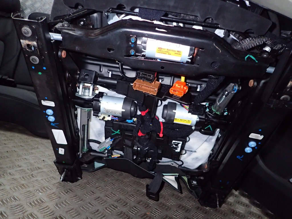 фото №15, Maserati levante сидіння оббивка шкіра обшивки тунель підігрів вентильовані n16