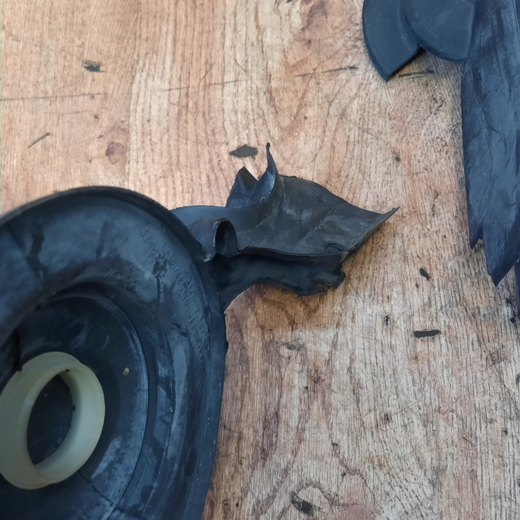 фото №7, Bmw f20 прокладка капот ліва 7307863