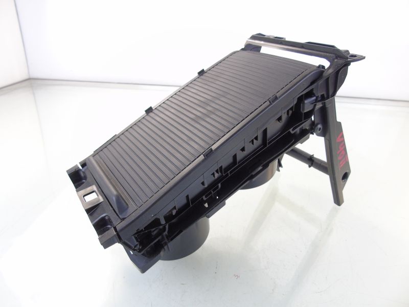 фото №1, Volvo v40 ii подстаканник шторка средняя