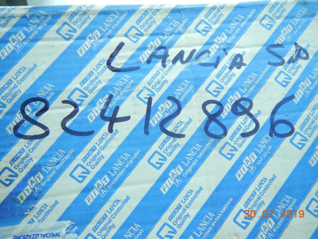 Решітка радіатора решітка  lancia delta 86-92 / 82412896 Оригінал