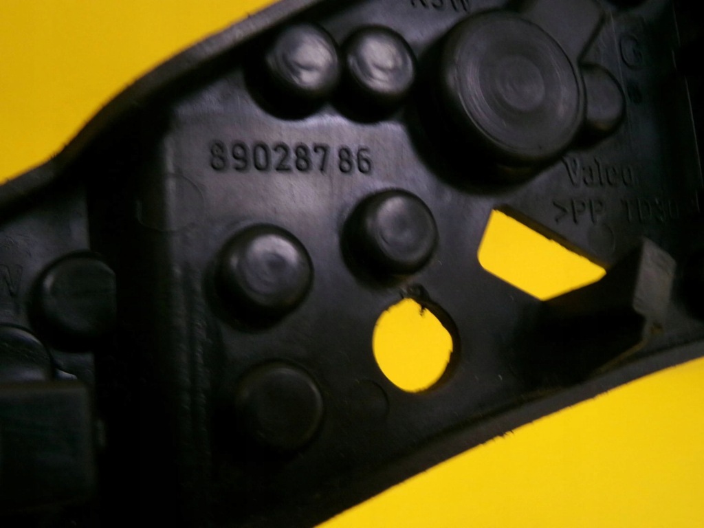 Вкладиш лампи toyota avensis лівий задній 89028786 nr213 Недорого