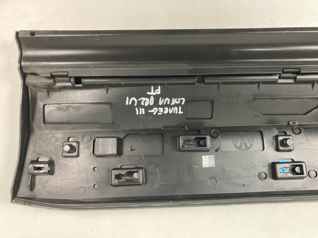 фото №8, Молдинг дверь правая задняя vw touareg iii r-line