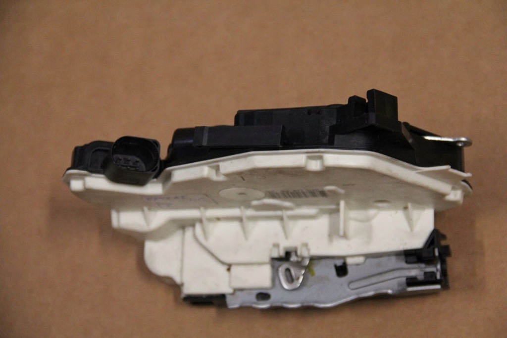 фото №1, Замок двері правий перед vw passat cc 5n1837016c