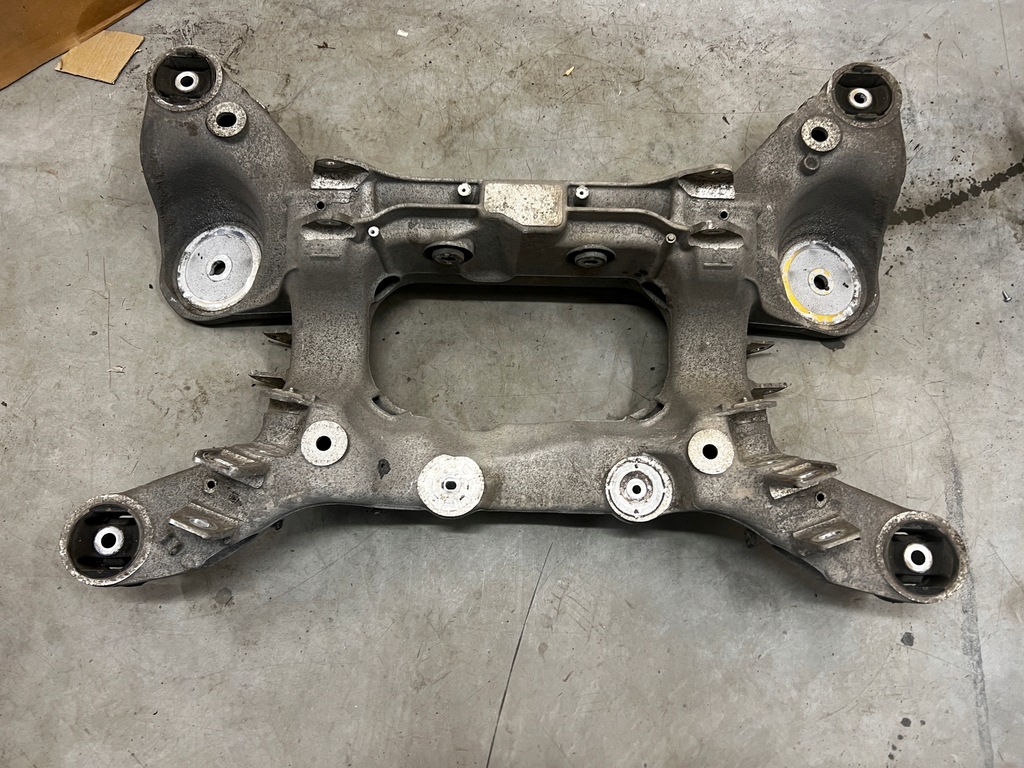 фото №3, Підрамник підрамник задня задні range rover vogue l405