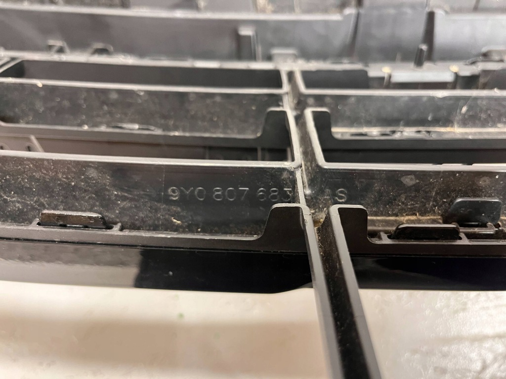 Porsche cayenne s 3 рестайлінг  9y0 2023- решітка бампер перед 9y0807683as оригінал Доставка