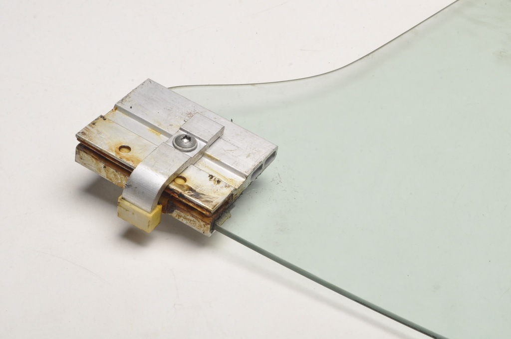 фото №7, Aston martin vanquish i vantage стекло левая передняя