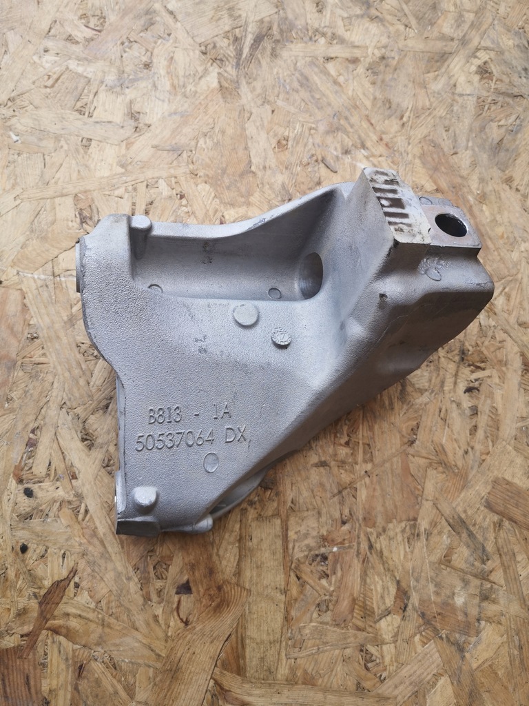фото №1, Alfa romeo stelvio кронштейн двигуна 50537064 2.0b