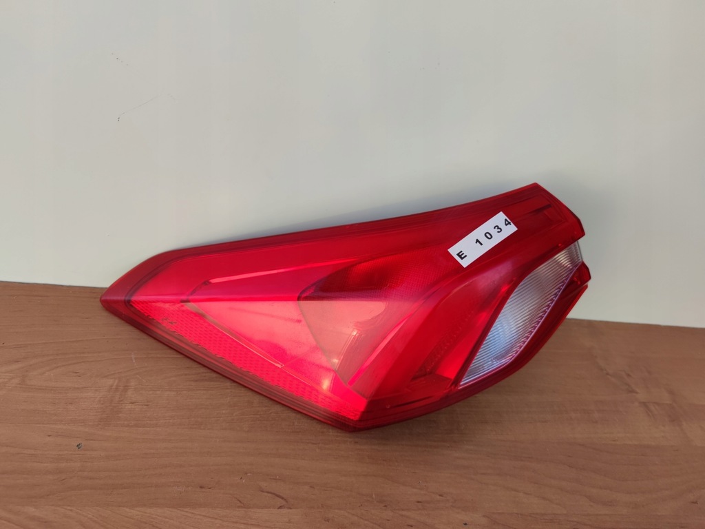 фото №1, Ford focus mk4 iv 4 sedan левая лампа задняя светодиодная lh