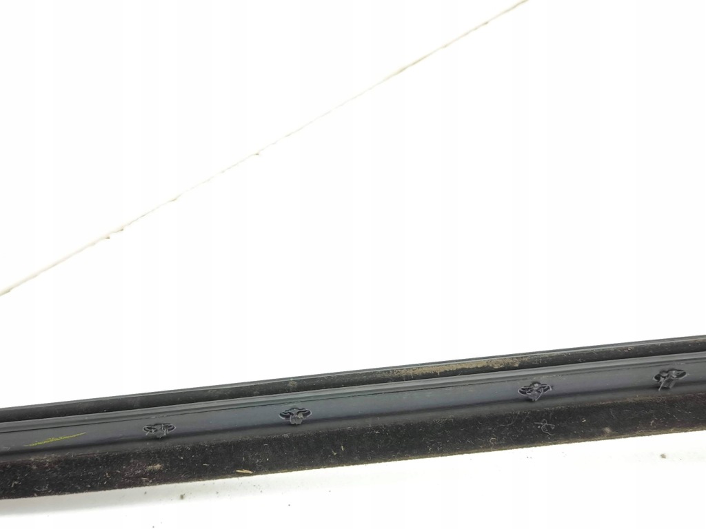 фото №5, Peugeot 2008 ii 2021 молдинг скло задній