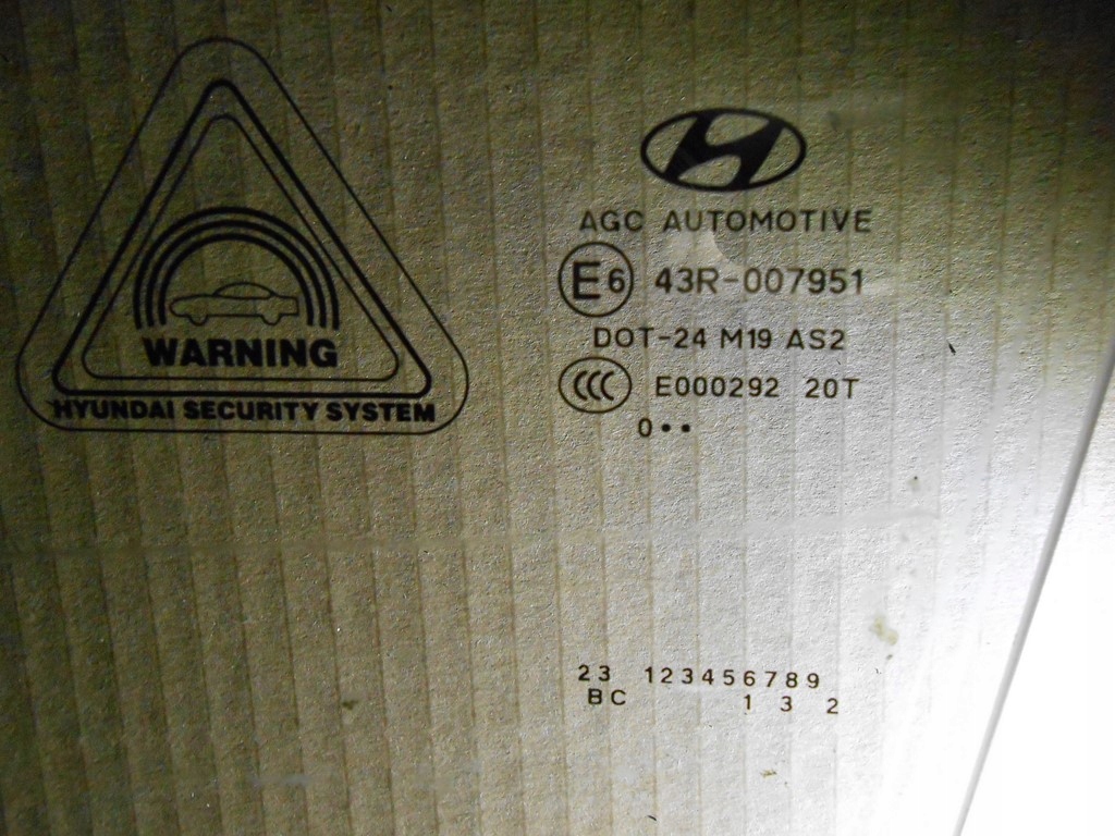 фото №3, Hyundai ix35 стекло дверь перед 10 r