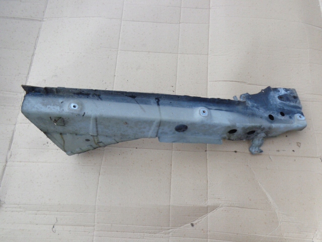 Купити Підкрилок правий чверть права bmw e81 e87