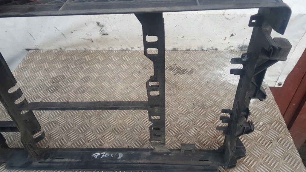 Bmw e38 730 рамка защита радиатор корпус 1737826 Доставка