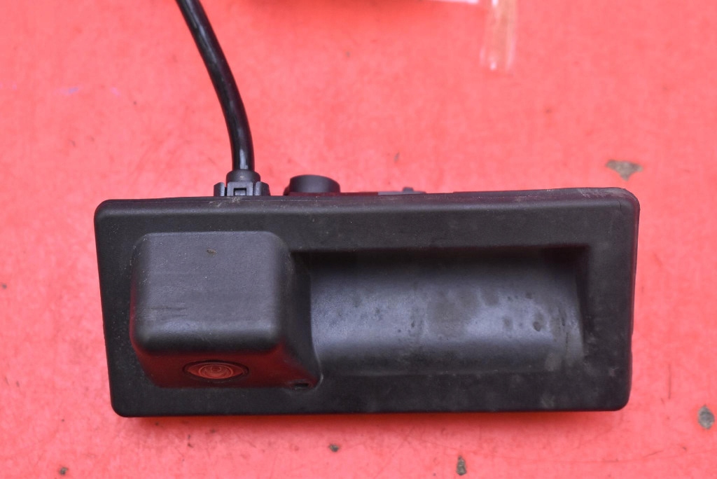 Ручка крышки задний камера 3v0827566n skoda octavia 3 3 5d hb рестайлинг  17-20 в Украине