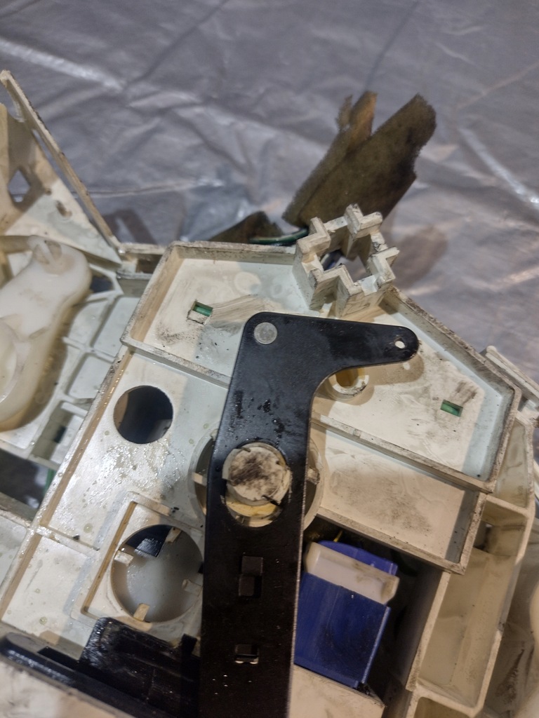 фото №16, Панель обдув mitsubishi colt v 5 оригинальный номер mr201365