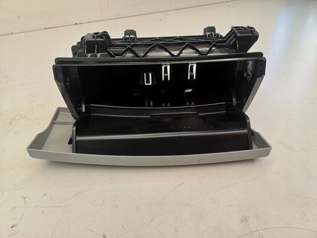 фото №6, Бардачок сиденье правый audi a3 8v 8v0881578