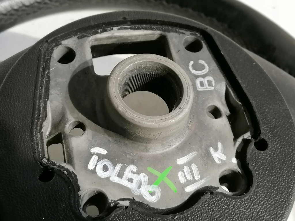 фото №9, Seat toledo iii 3 воздуховод трёхспицевая