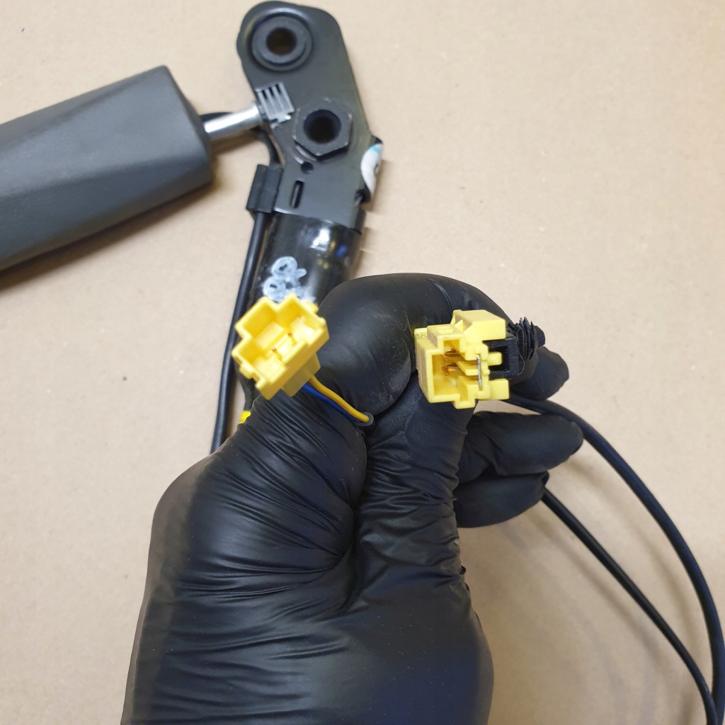 фото №7, Натягувач поперечина правий перед mercedes s w221 оригінальний номер szary