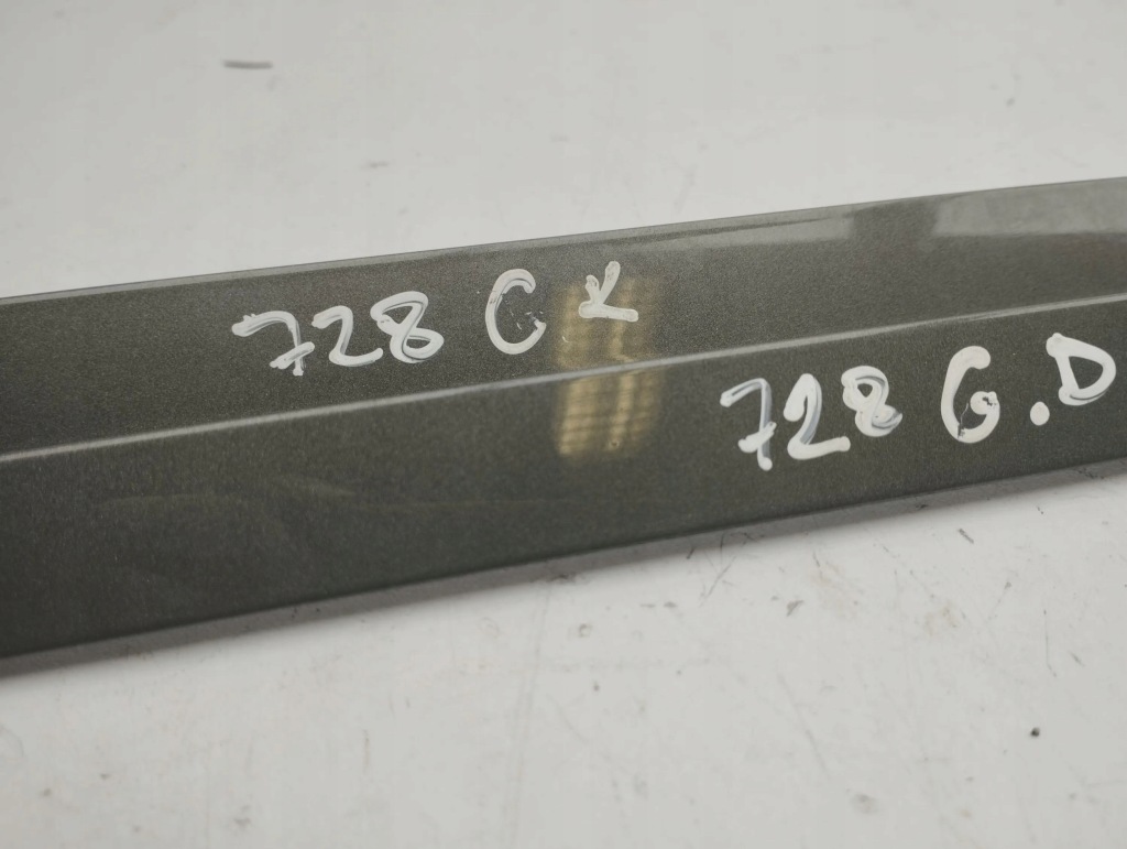 Audi a1 2019 молдинг стекло боковой Недорого