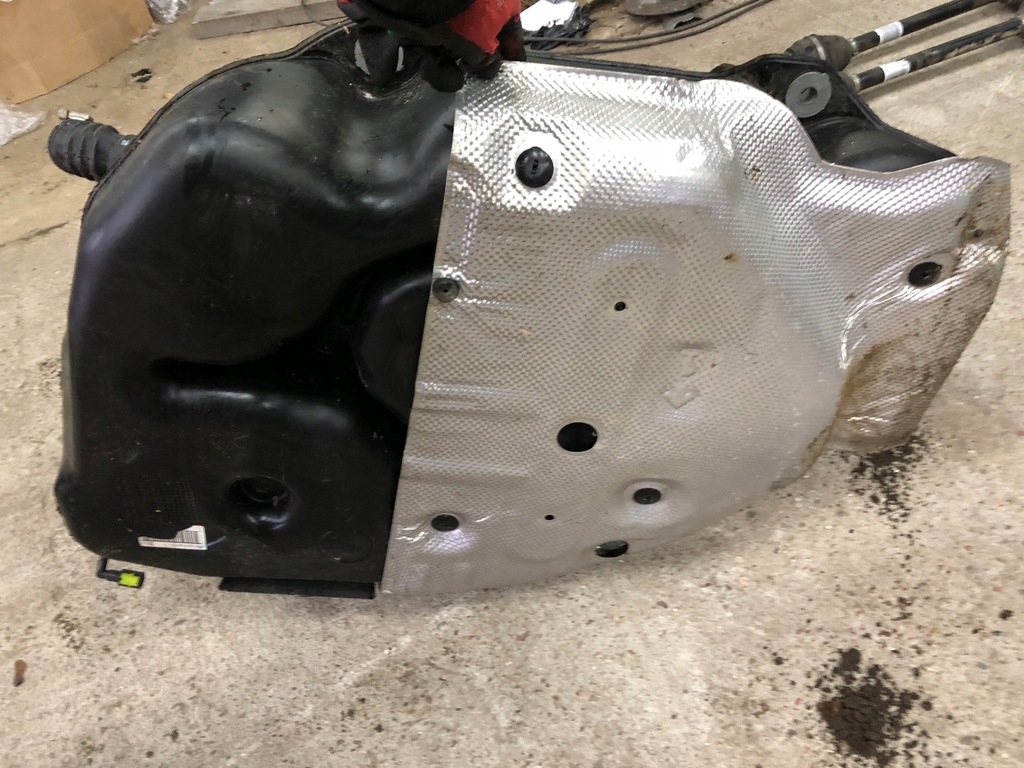 фото №12, Toyota c-hr бак bak пального 77100-f4010