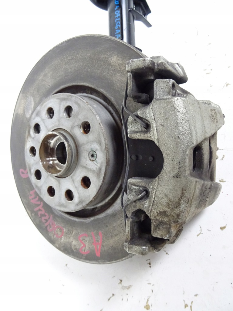 Audi a3 амортизатор поворотный кулак правый  1k0407256aa с Разборки