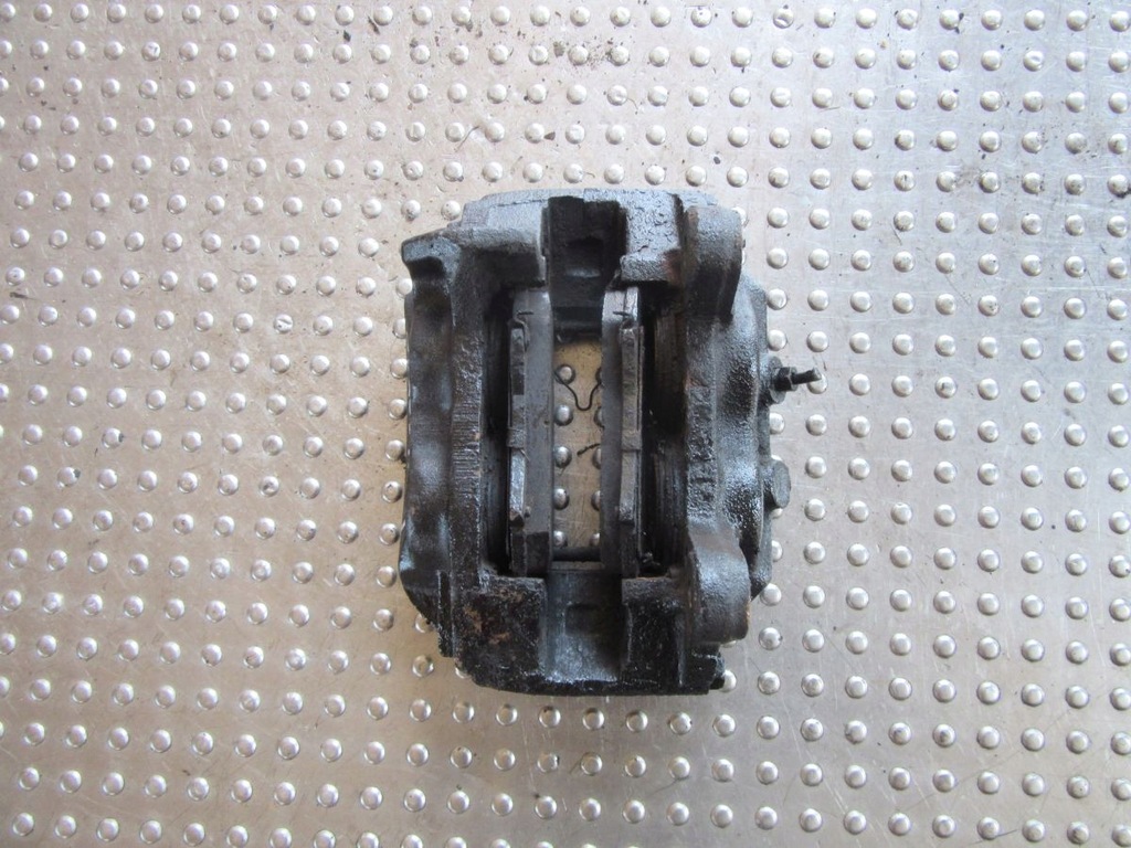 фото №7, Toyota sequoia 2001 супорт гальмівний перед