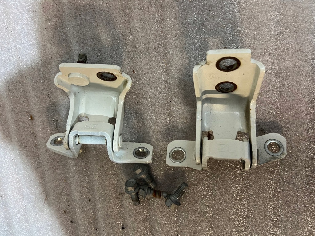 фото №2, Mazda 3 bp петли дверь правый задняя rok 2021