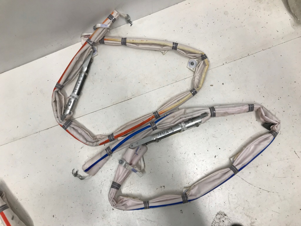 фото №1, Tesla model y шторка безопасности подушка безопасности 2x