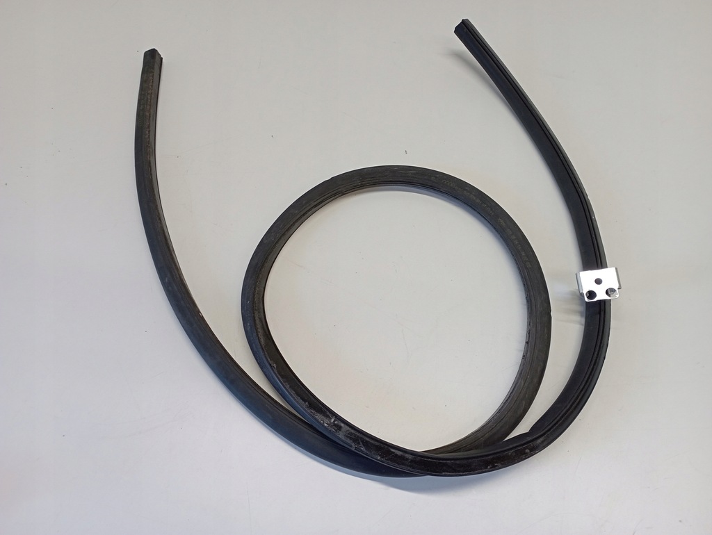 фото №1, Audi a5 прокладка двері задня 8w8839911