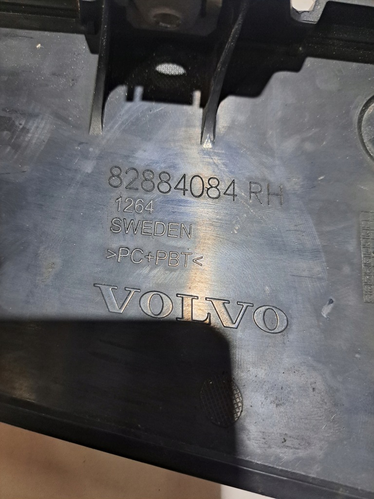 фото №7, Усилитель лампы уголок правый оригинал volvo fh 4