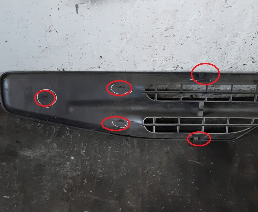 Купити Решітка радіатора решітка радіатора решітка радіатора renault premium 370 dci срібляста