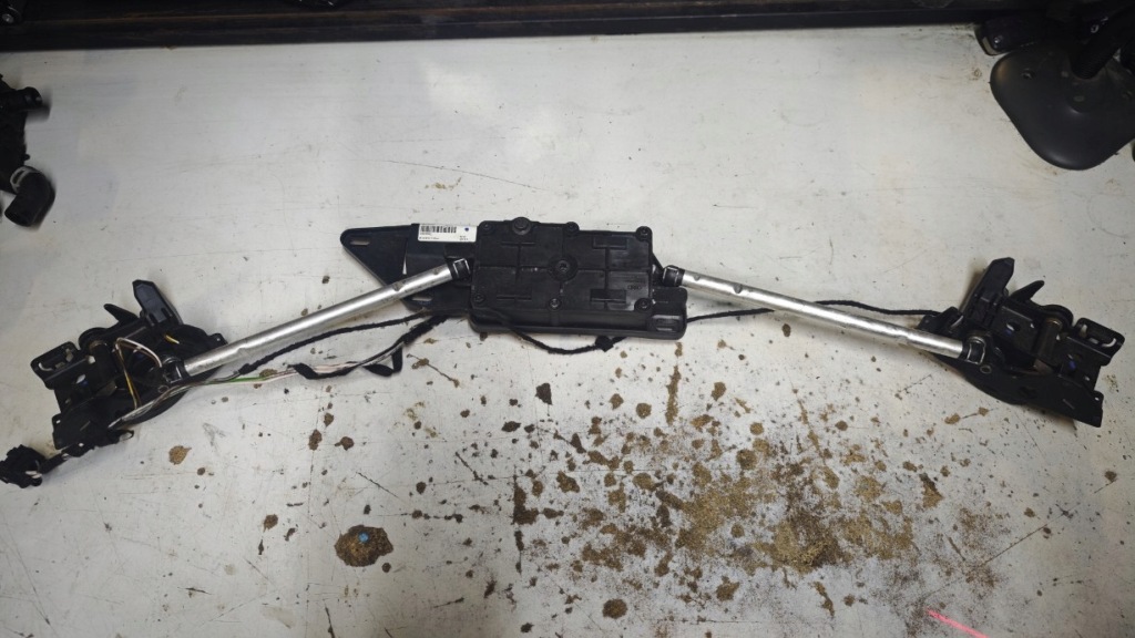 фото №1, Audi a5 8t lift моторчик люк 0390203355