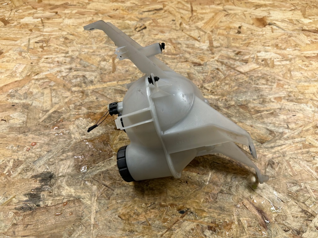 фото №7, Бак расширительный mercedes eqa w243 a2435004100