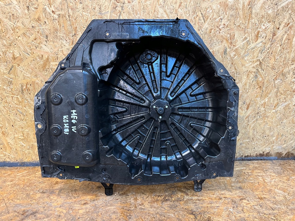 фото №1, Поддон пол багажника багажника renault megane iv kombi 2016- 745144672r