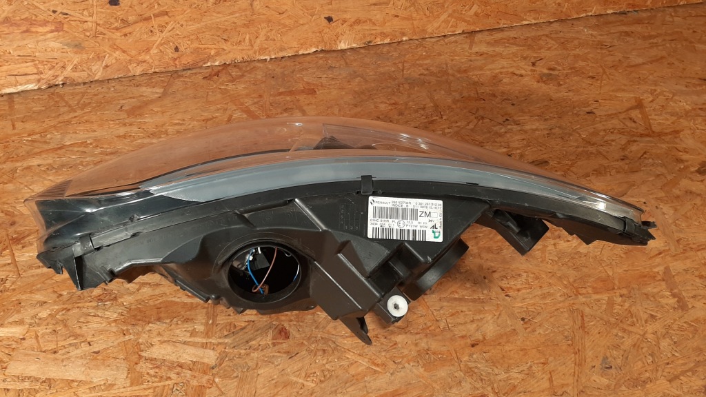 Renault captur фара правый  перед передняя 260102734r в Украине