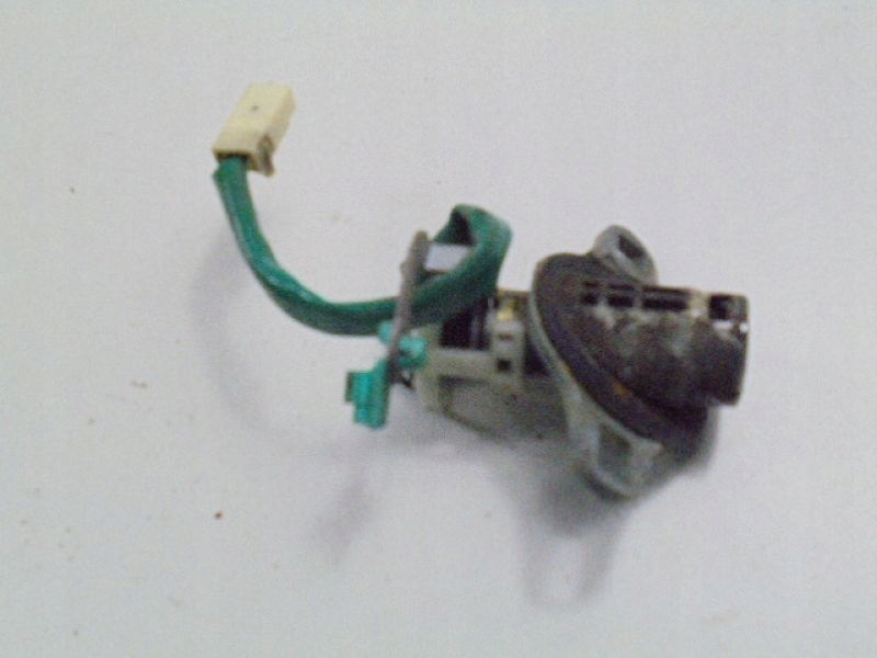 фото №7, Mazda mpv ii lw вкладка замка крышки багажника 03-05 5d 2fl