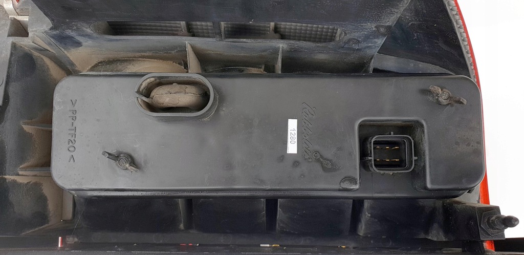 фото №15, Opel frontera b лампа задняя задняя молдинг декоративная правая