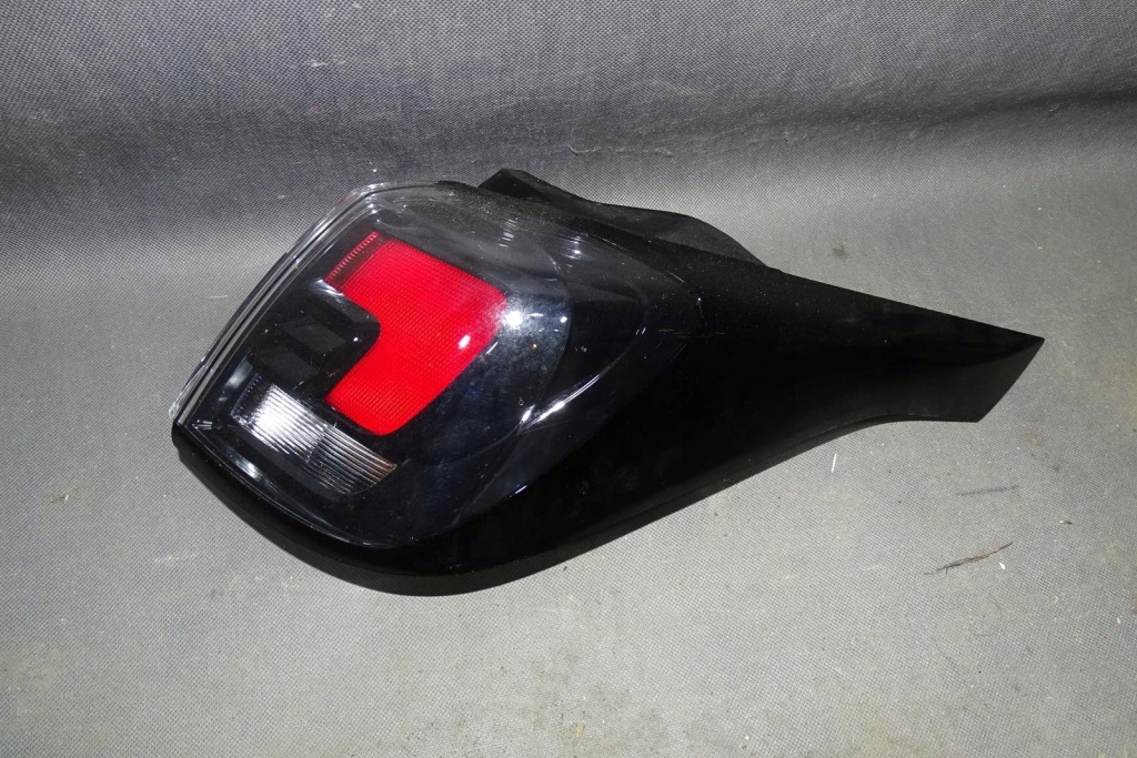 Купити Opel crossland x лампа права задній задня oryg