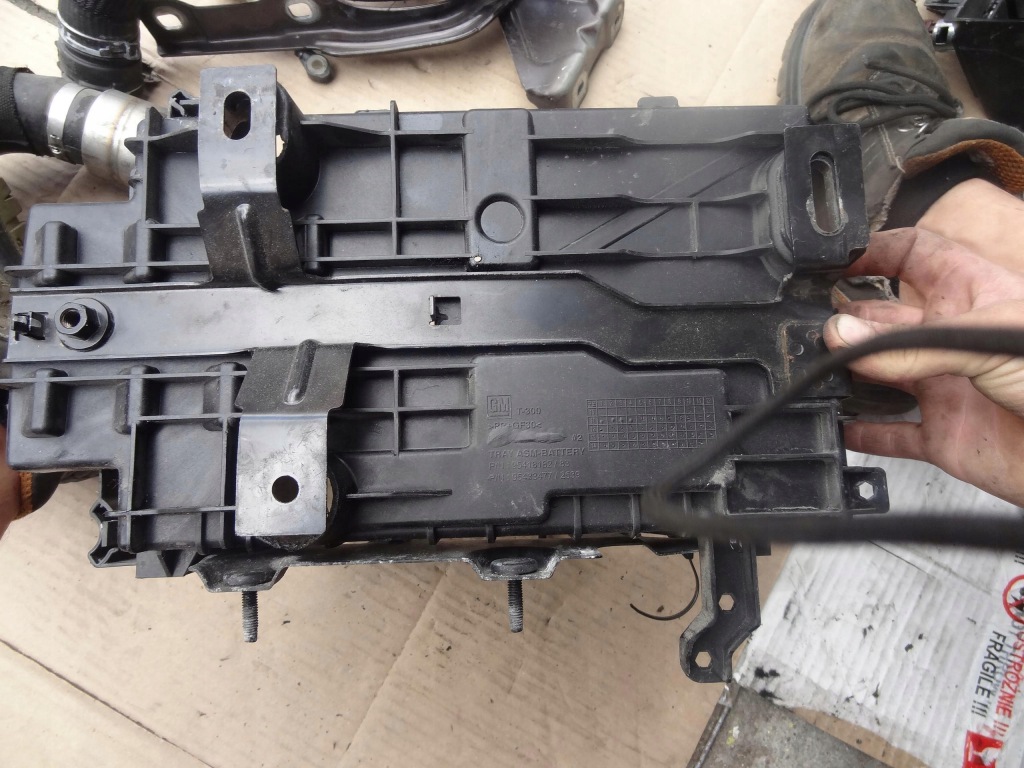 Основание корпус аккумулятор opel mokka a 1.6 cdti 95418182 95433477 Оригинал