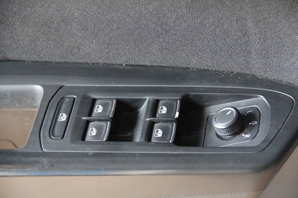 фото №5, Обшивка обивка дверь левый перед vw atlas materia