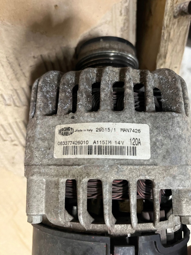 Генератор оригинальный fiat 0,9 twin air 500 l 063377426010 / man7426 с Разборки