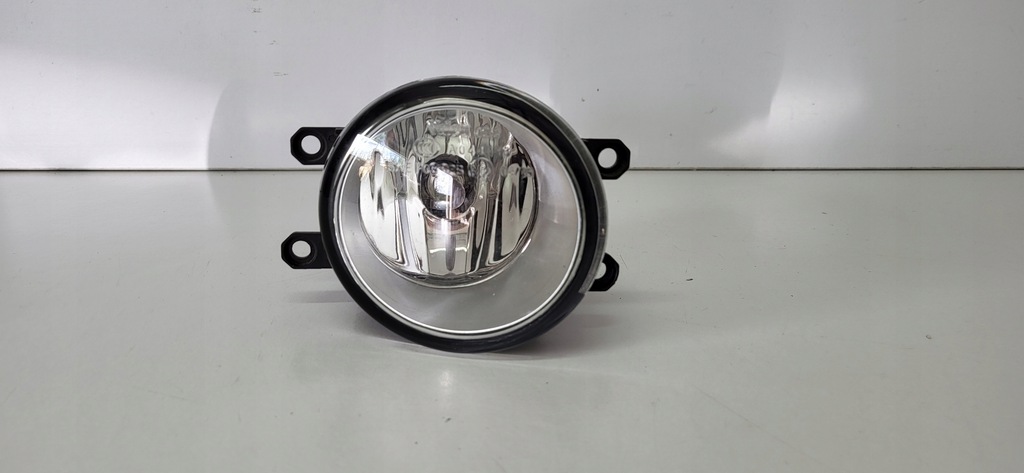 фото №1, Противотуманная фара toyota правый aygo avensis t27 verso lexus rx yaris iq 81210-0d041