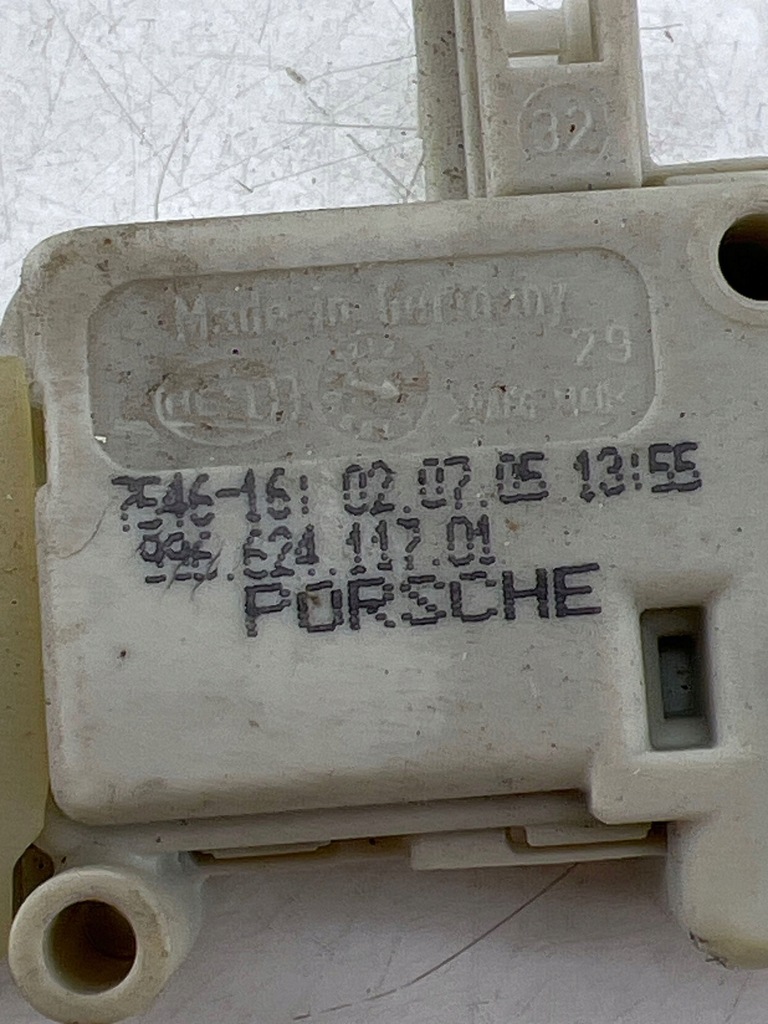 фото №9, Porsche cayman 987 2006 замок капот 99662411701