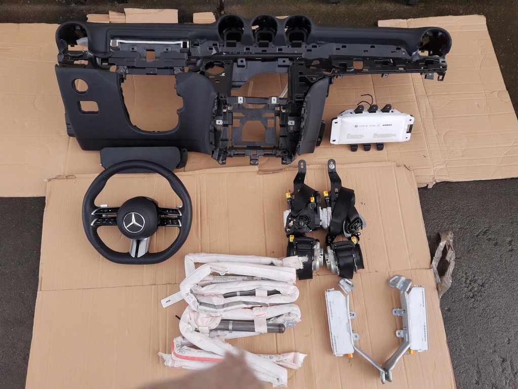 фото №9, Mercedes glc x254 приборная панель консоль ремни подушка безопасности подушка воздуховод оригинал