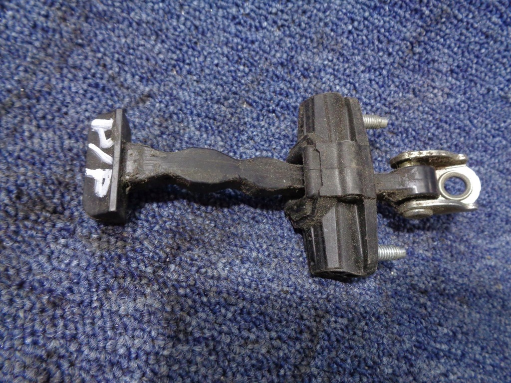 фото №2, Обмежувач двері alfa romeo mito 2008- передній