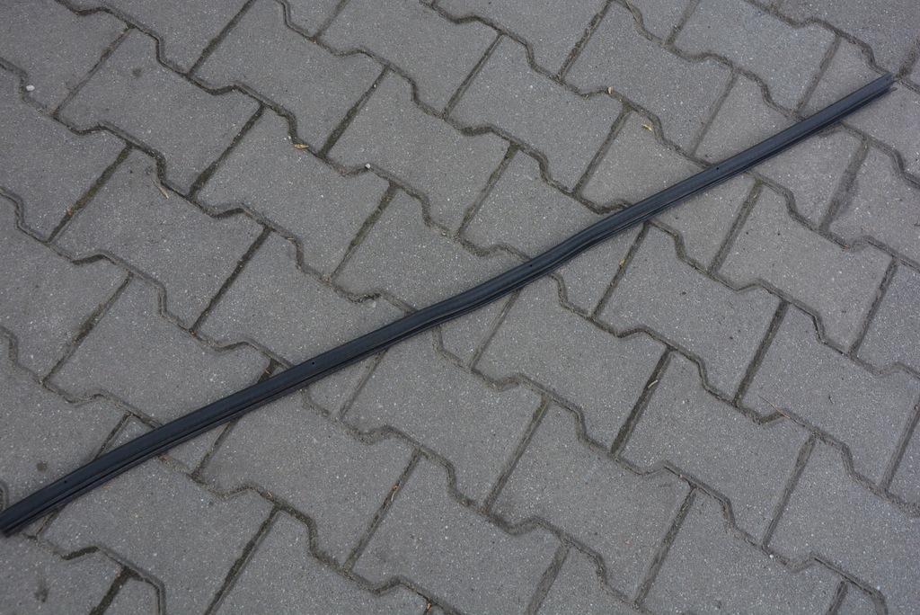 фото №5, Прокладка бампера капот audi tt 8j 8j0823731